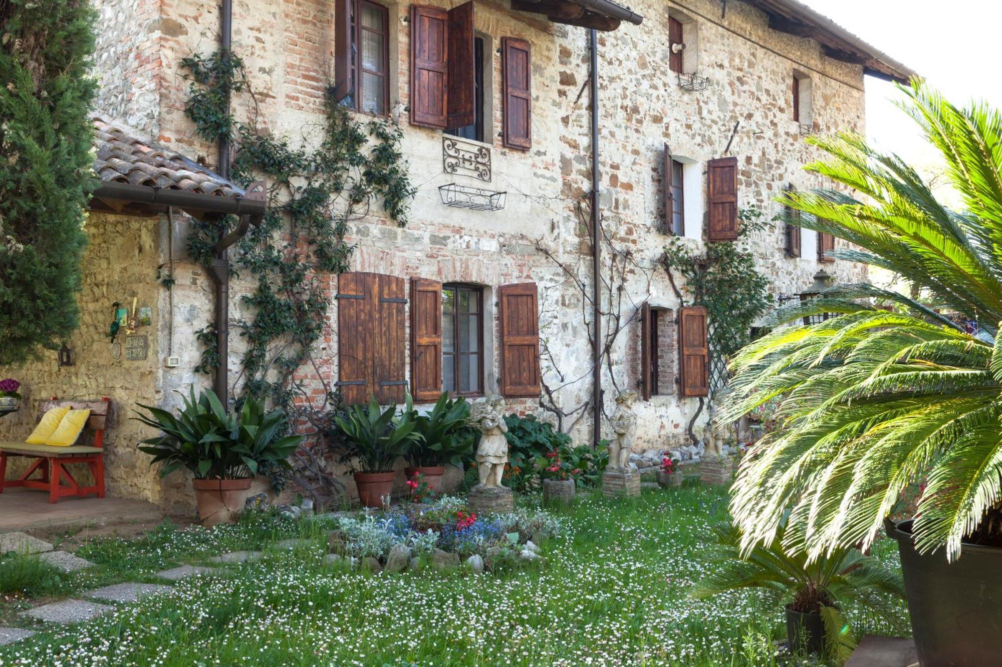 B&B La Casa Del Sole Manzano Eksteriør billede