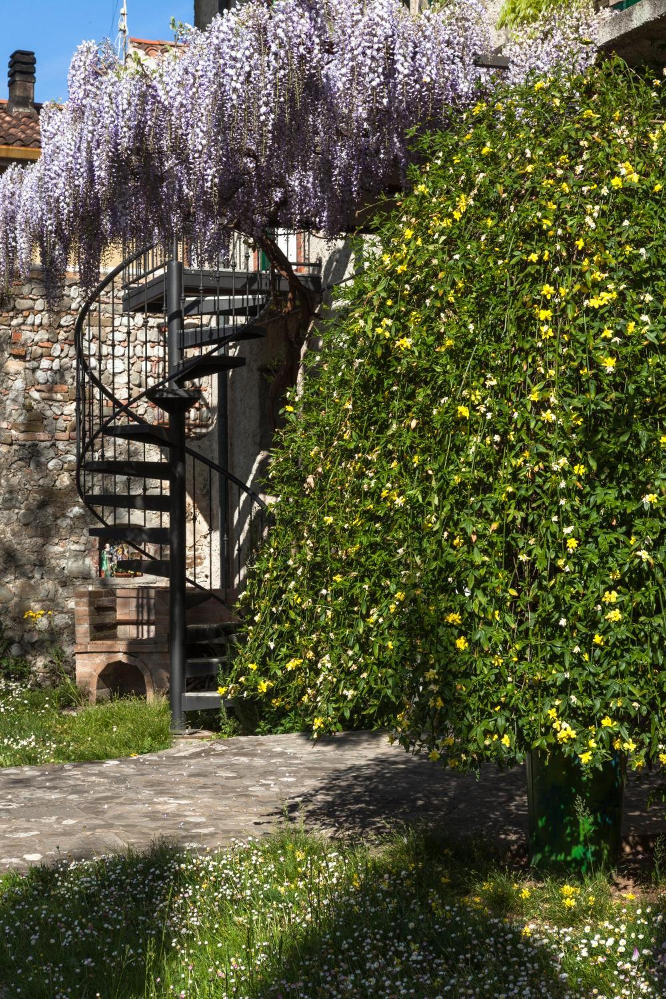 B&B La Casa Del Sole Manzano Eksteriør billede